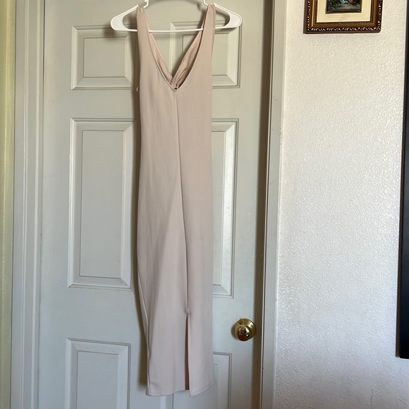 ASOS cream cut out midi dress - Picture 5 of 5